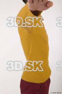 Upper body yellow sweater of Sidney 0009